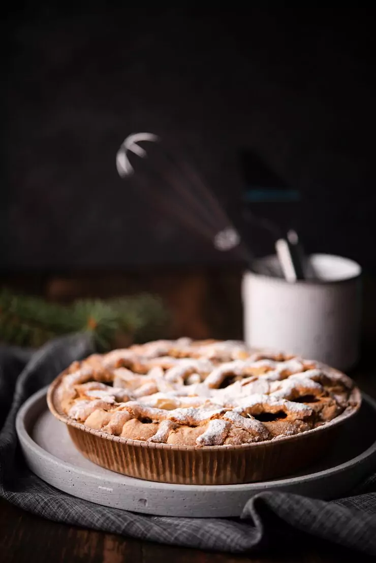 close-up-pie-with-crust